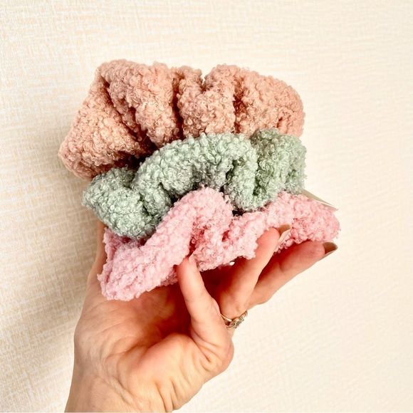 Set of 3 Sherpa Plush Pastel Scrunchies, NWT, Pink, Dusty Mint, Blushy Peach - Picture 2 of 5